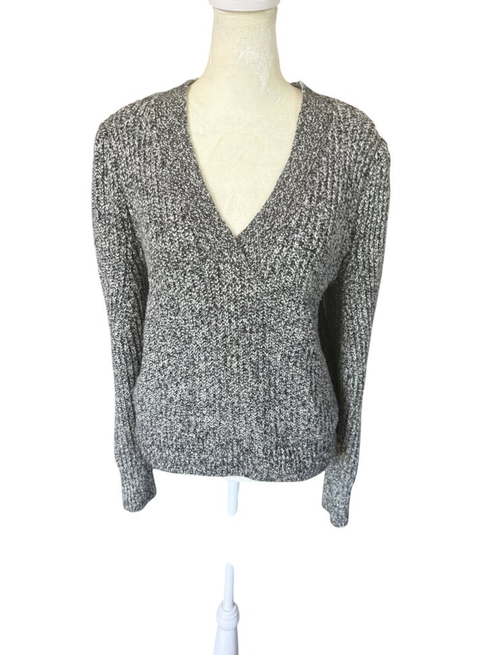 Loft black and white marled long sleeve v-neck stretchy pullover sweater M